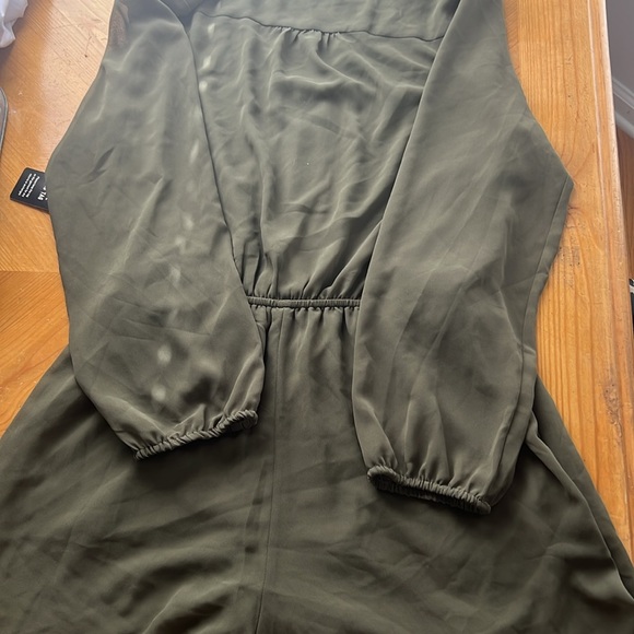 NWT Express khaki green romper. Zippered lined Sz M - Picture 4 of 4